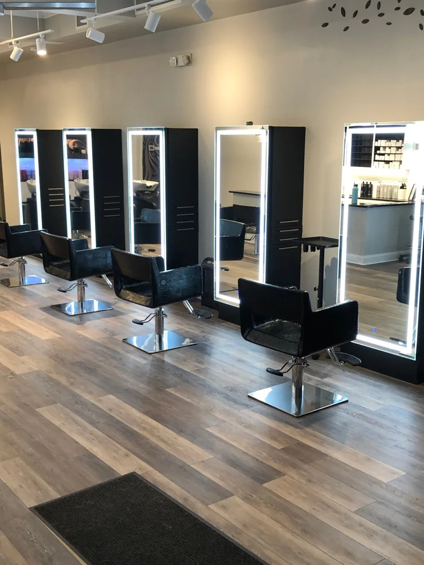 Salon On 4th business photo